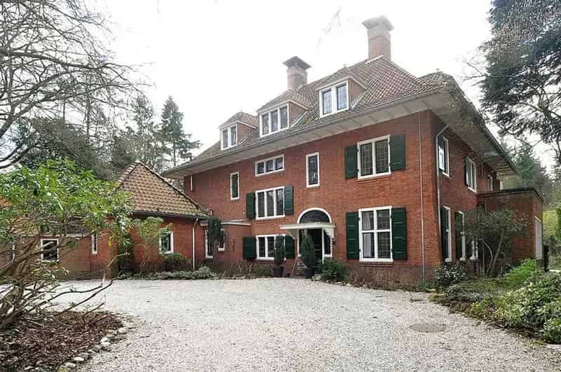 Stijlvol Appartement 's-Gravelandseweg: Ruime Woonkamer en Moderne Badkamer
