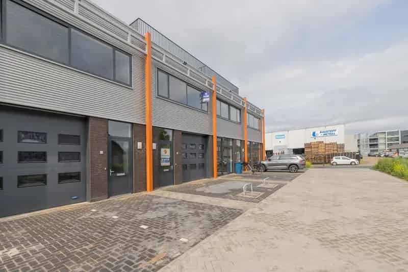 Bedrijfshal te Huur Roelofarendsveen 155m2 A4 A44 A12
