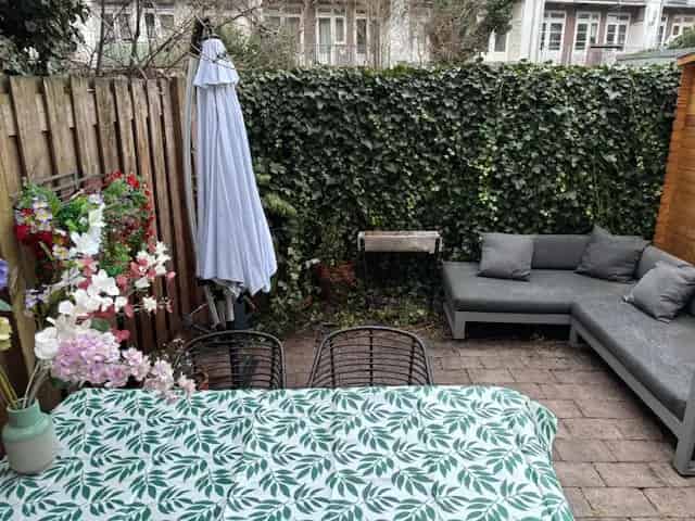 Groot Appartement Amsterdam: 2 Slaapkamers Tuin Nabij Vondelpark
