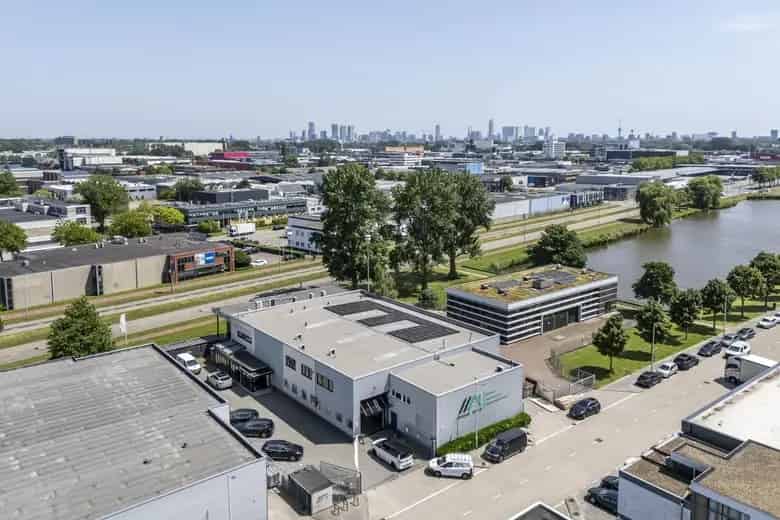 Bedrijfsruimte Rotterdam 2358m2 Showroom Kantoor