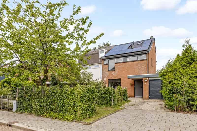 Ruime Twee Onder Een Kapwoning Lelystad 4 slaapkamers Garage 14 Zonnepanelen