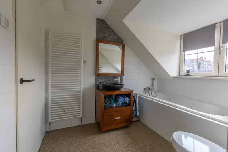 Tussenwoning Schiedam 2 slaapkamers gerenoveerd