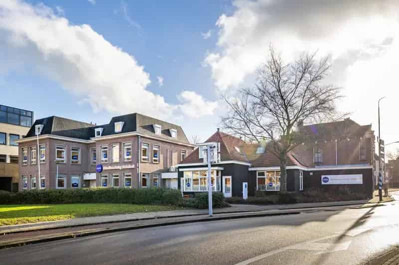Kantoor te Huur Almelo Centrum 360m2 Eigen Parkeergelegenheid