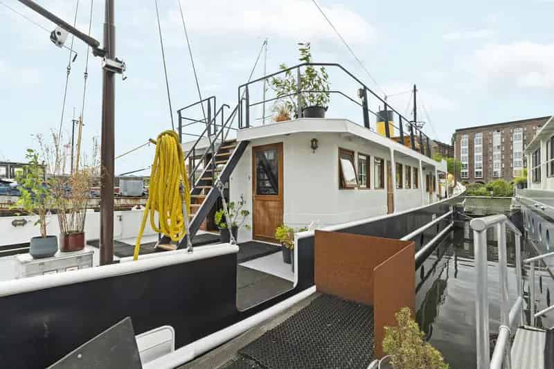 Luxe Woonboot Amsterdam Oost 200m2 3 slaapkamers Sauna Jacuzzi