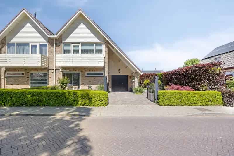 2 Onder 1 Kapwoning Heteren 168m2 4 slaapkamers Tuin Berging Zonnepanelen