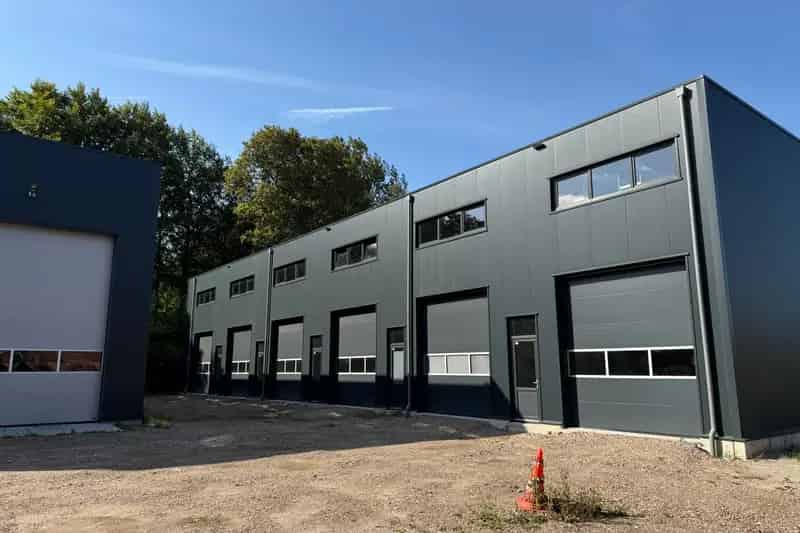 Bedrijfshal te Huur Sappemeer 60m2 begane grond 57m2 verdieping