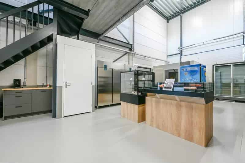 Bedrijfsruimte Nijkerk Watergoor 93m2 Kantoor 47m2