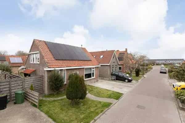 Vrijstaande woning Witmarsum: Ruime tuin, moderne keuken, 3 slaapkamers