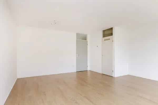 Amsterdamse Eengezinswoning: Compact en Praktisch