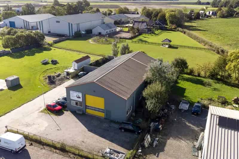 Bedrijfshal Arum met Woning: Wonen en Werken Combinatie
