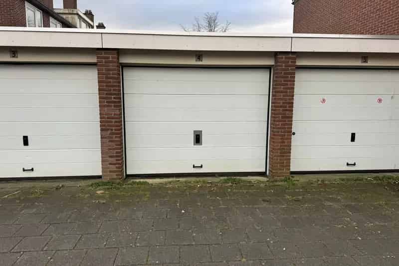 Garagebox Amsterdam Nieuw-West 19m2 Elektra Water Opslag Motor Auto