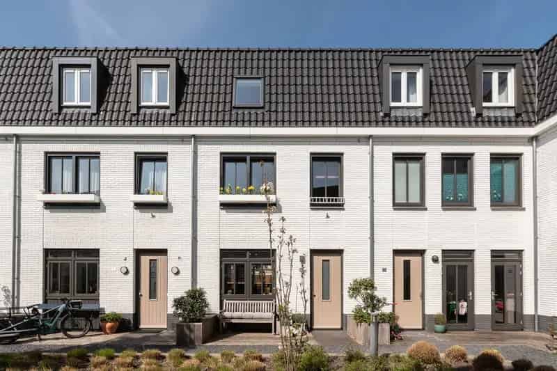 Huis te koop Haarlem: Ruime stadswoning met tuin en parkeerplaatsen