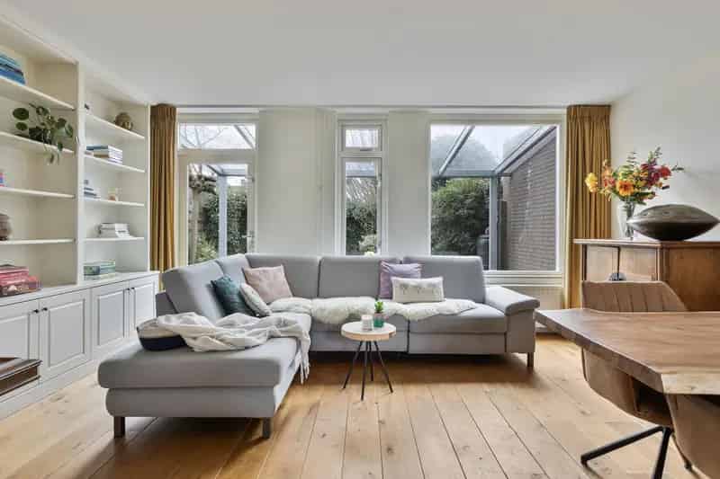 Hoekwoning Tilburg Reeshof 4 slaapkamers tuin aan het water