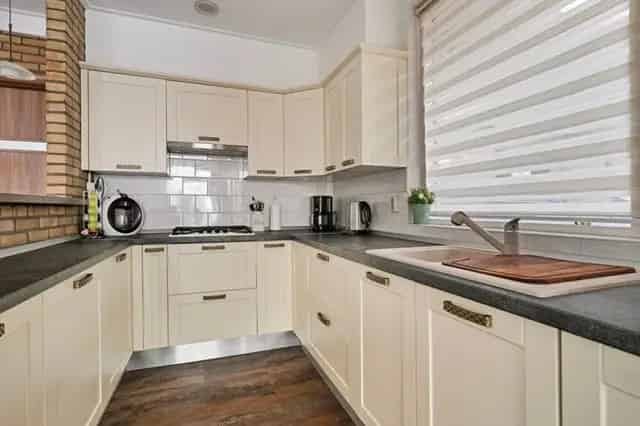 Te Huur: Ruime 5-Kamer 2-onder-1-Kap Woning Oosterhout