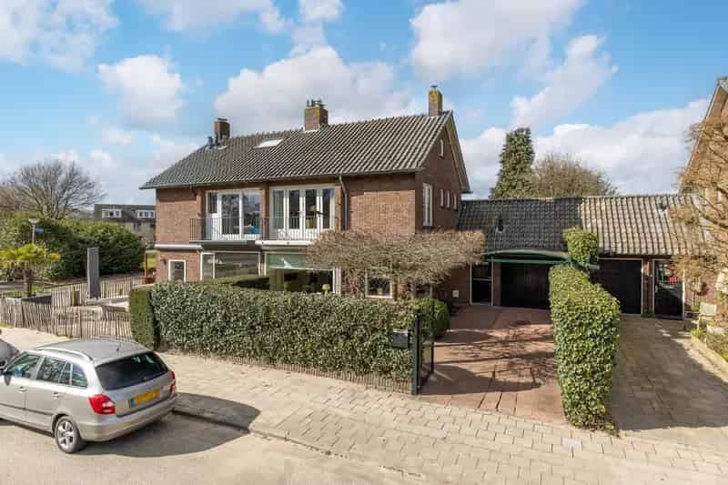 Huis te koop Naarden: Ruime villa met uniek uitzicht op de Vesting