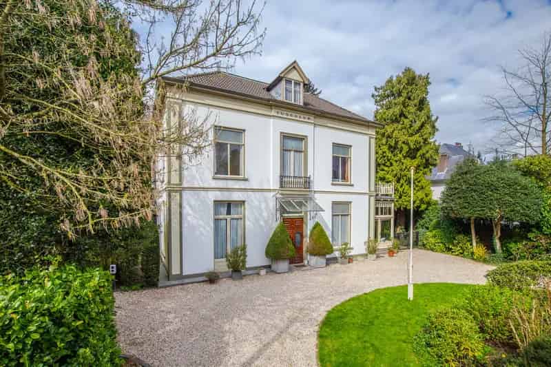 Monumentale Villa Tusculum Velp te koop