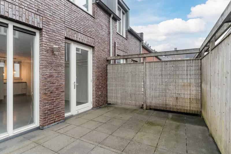 Huis te koop Veghel Centrum: Moderne woning met dakterras en parkeerplaats