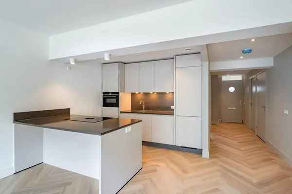 Appartement Kruiskade Rotterdam: 3 Kamer, Terras, Stadszicht