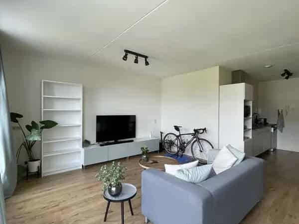 Ruim 2 Kamer Appartement Hooglanderveen Nabij Station