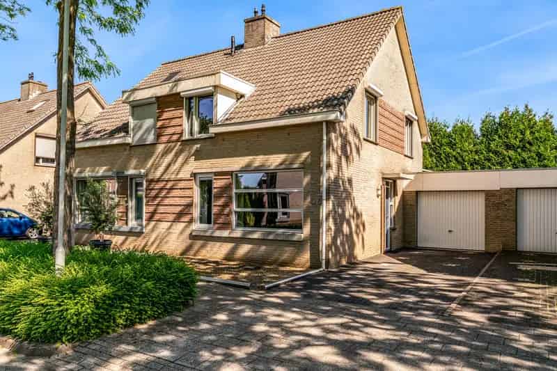Ruime Twee Onder Een Kapwoning Nabij Park Hof van Limburg