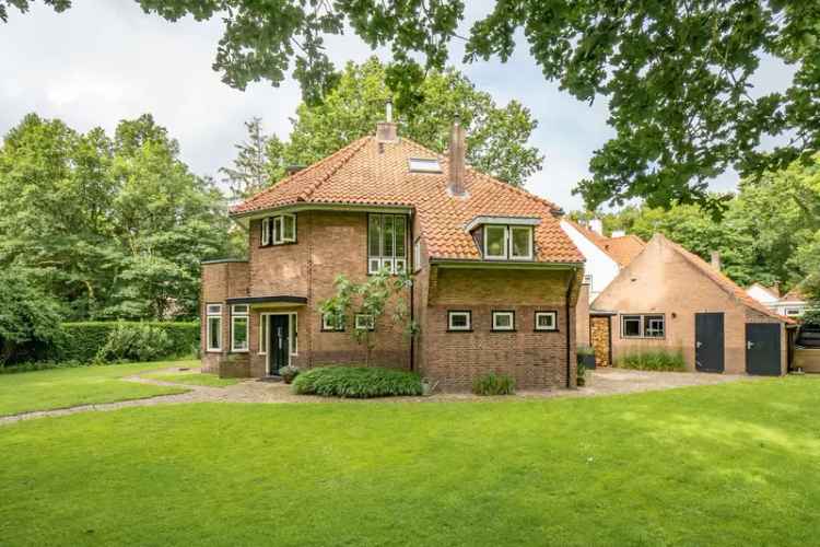 Villa in Bilthoven Noord: Ruime Jaren 30 woning met 4 slaapkamers en tuin