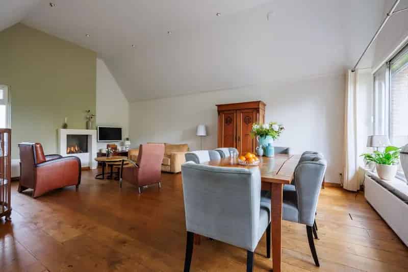 Huis te koop Leersum: Comfortabele woning met garage en tuin