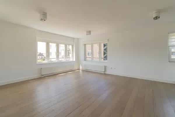 Ruim appartement 80m2 2 slaapkamers balkon