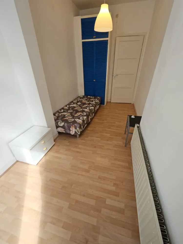 room 2 km from station