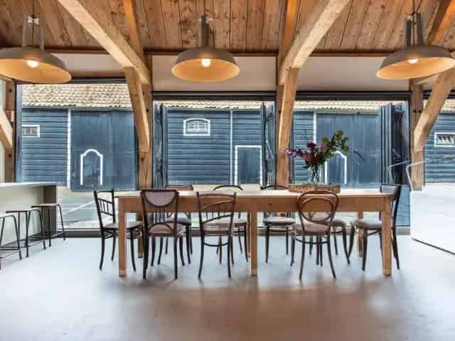 Vrijstaand Koetshuis Middelharnis: Luxe en Rust in de Polder