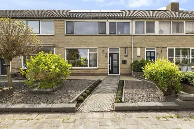 Huis Te Koop , 8, Lautastins, Stiens, Fryslân