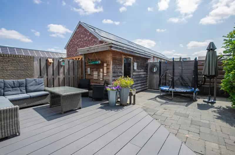 Ruime 6-kamer hoekwoning met luxe keuken en tuin