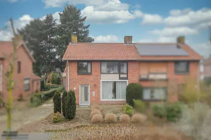 Twee Onder Een Kapwoning Reuver Veel Potenti	
