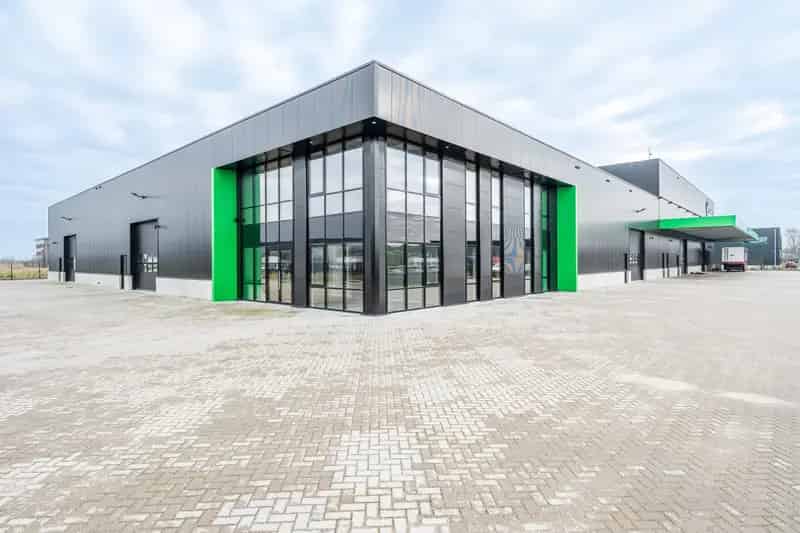 Bedrijfshal te Huur Beek en Donk 1850m² Kantoor 251m²