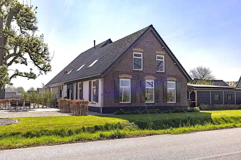 Gerestaureerd huis met zwembad en duurzame features
