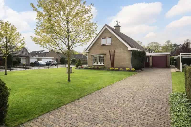 Vrijstaande woning Dalfsen 5 slaapkamers grote tuin