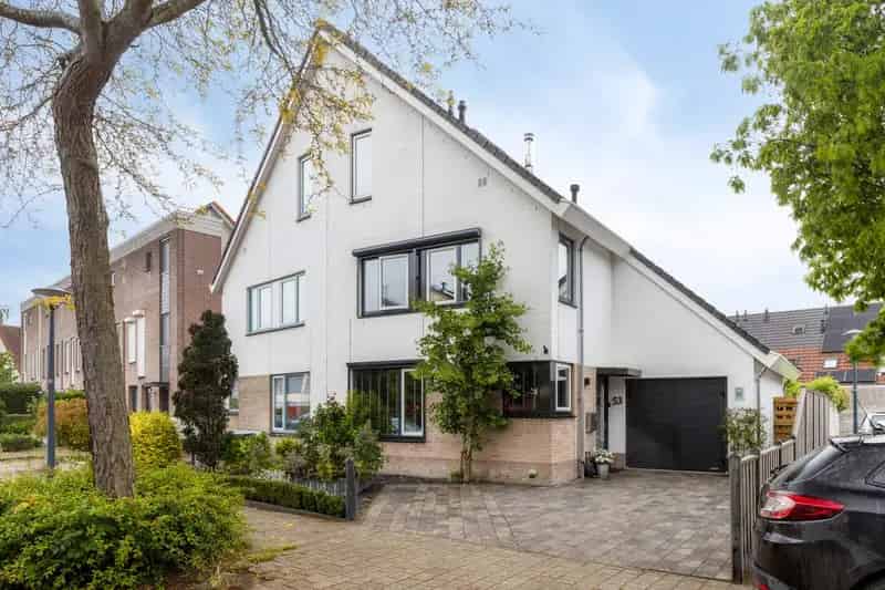 Ruime 5 Slaapkamers Tweekapper Hoorn Kersenboogerd Instapklaar