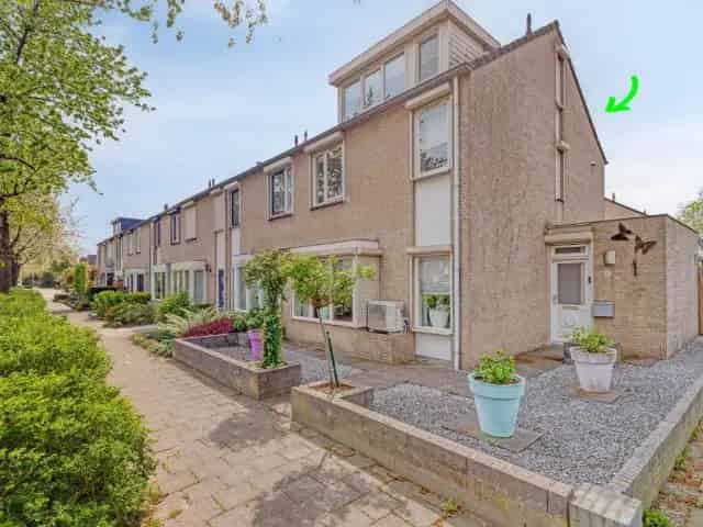 Hoekwoning te koop Roosendaal 4 slaapkamers serre 12 zonnepanelen