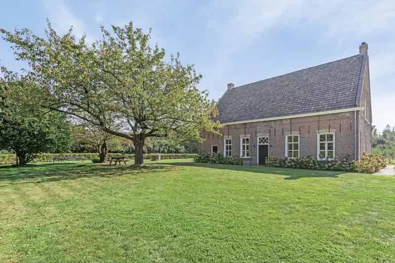 Woonboerderij met Loods te Koop in de Natuur