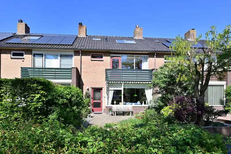 Huis te koop Huizen: Ruime 4 slaapkamer woning