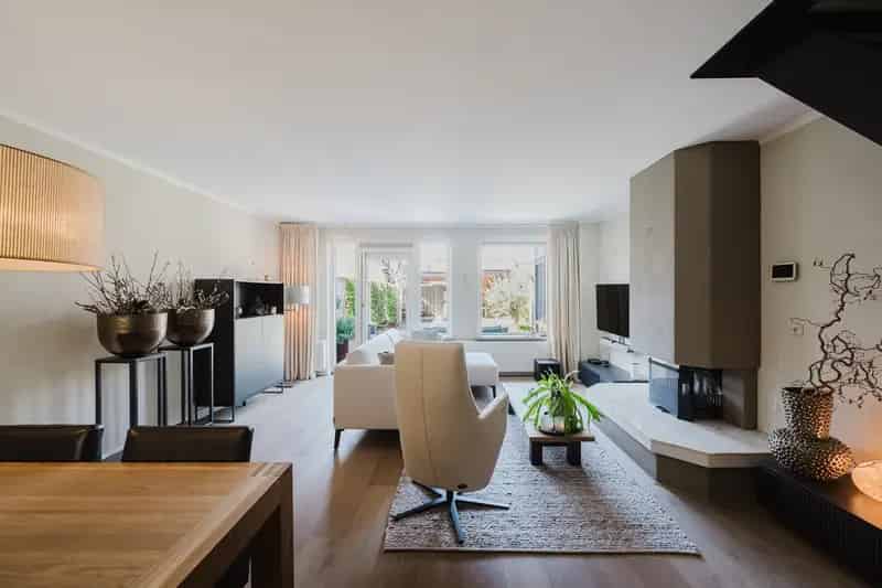 Ruime Eengezinswoning 3 slaapkamers Moderne Badkamer Zonnige Tuin