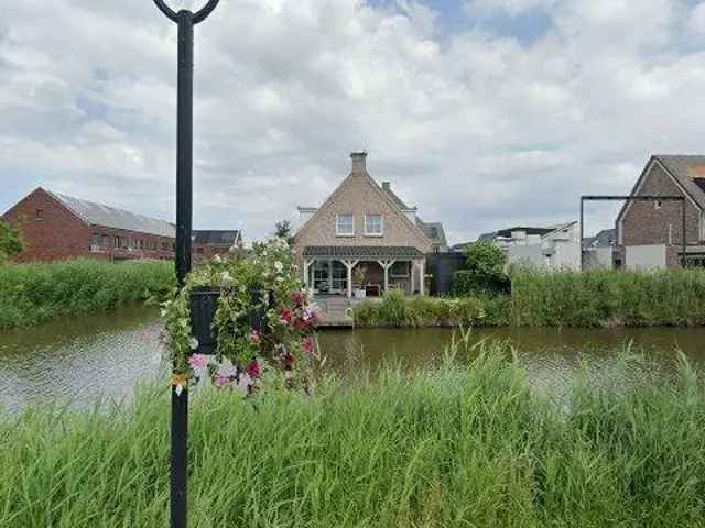 Huurwoning Almere Nobelhorst  3 slaapkamers tuin aan het water