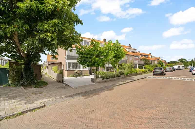 Luxe Hoekwoning Noordwijk: Ruime Tuin, Eigen Oprit & Moderne Afwerking