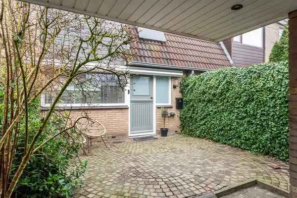 Ruime Middenwoning Schepenbuurt 4 Slaapkamers Serre Carport