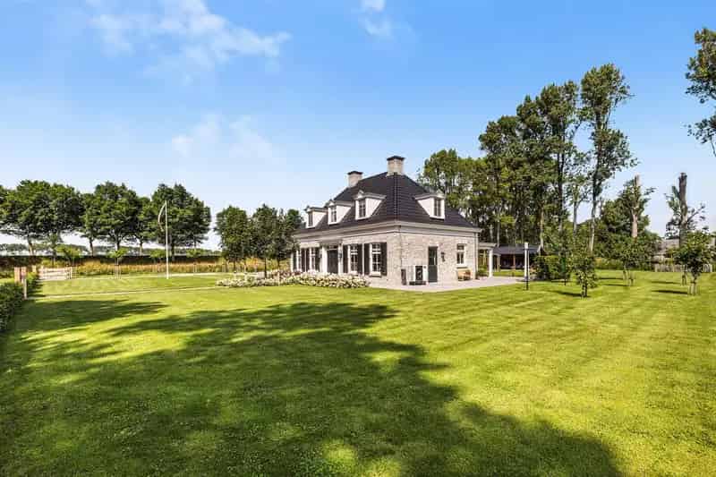 Vrijstaande woning Dirksland 3 slaapkamers grote tuin