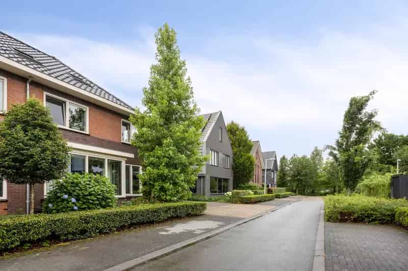 Ruime 5 Slaapkamer Tweekapper te Koop in Barneveld