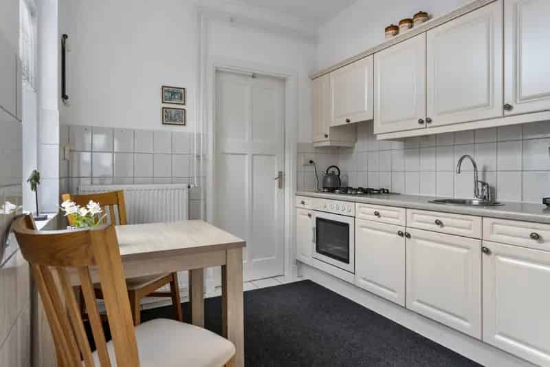 Huis te koop Waalwijk: Charmant huis met 4 slaapkamers te renoveren