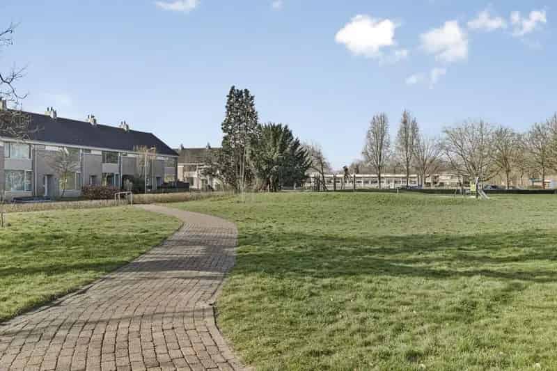 Ruime 4 Slaapkamers Eengezinswoning Weezenhof 131m²