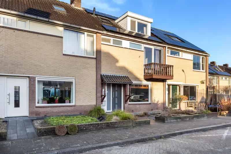 Ruime 5 Slaapkamer Tussenwoning Kindvriendelijke Buurt