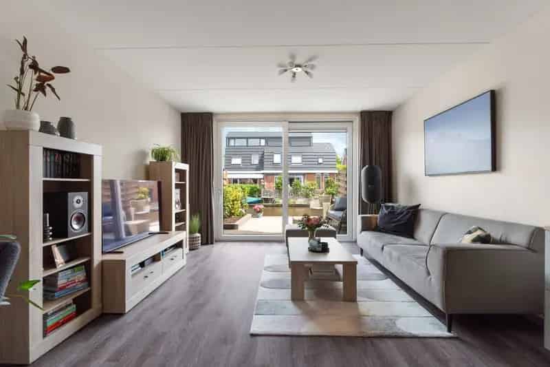 Huis te koop Assendelft: Moderne woning aan het water