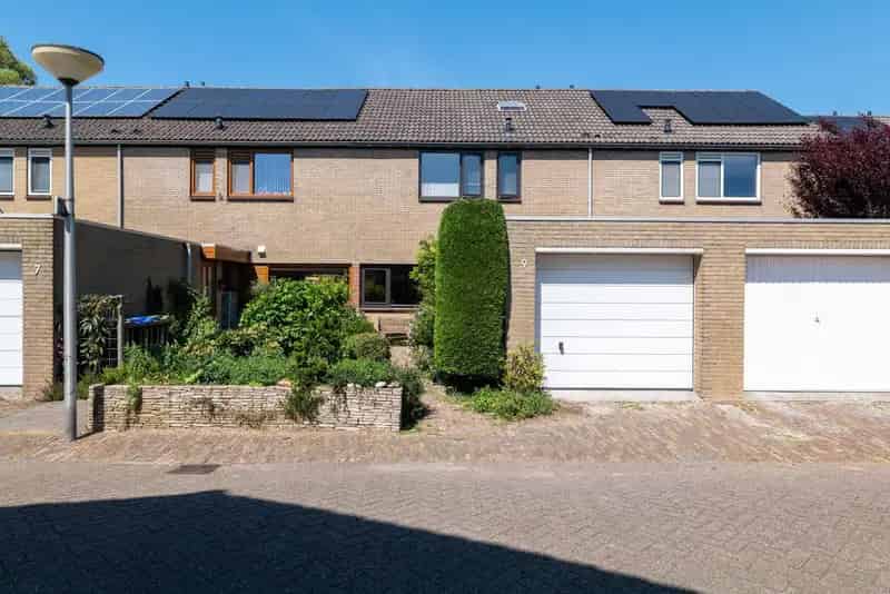 Royale Tussenwoning 4 Slaapkamers Garage 198m2 Grond